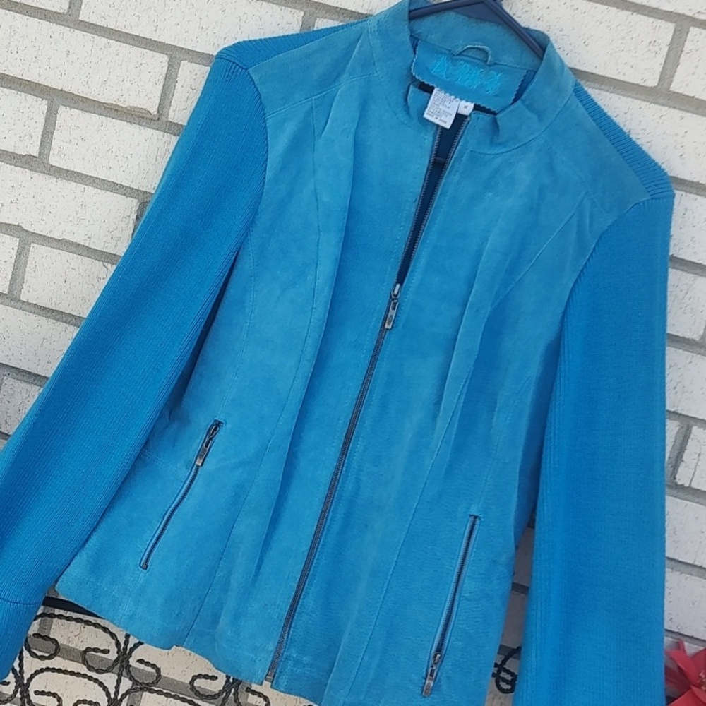 Blue Jacket - Picture 5 of 9
